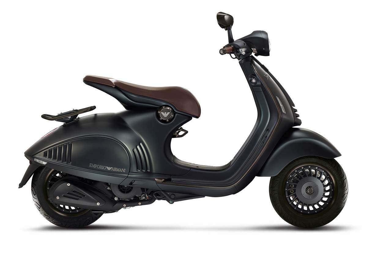 Vespa 946 Emporio Armani 125